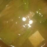 小松菜と舞茸と豆腐の味噌汁。